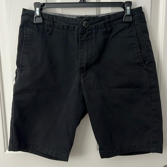 2x Volcom Gray and Black Crown Blk Men's Bermuda Chino Shorts Sz 28 Cotton Blend - Picture 5 of 7